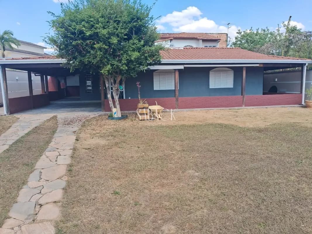 Aluguel Casa Condominio 220 m²